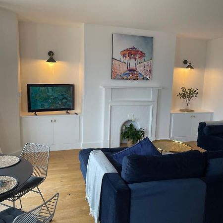 Seaview Flat With Balcony, Spacious 2 Bedroom 沃辛 外观 照片
