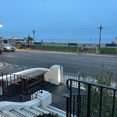 Seaview Flat With Balcony, Spacious 2 Bedroom 沃辛 外观 照片