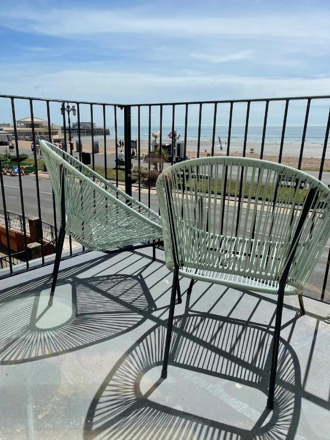 Seaview Flat With Balcony, Spacious 2 Bedroom 沃辛 外观 照片
