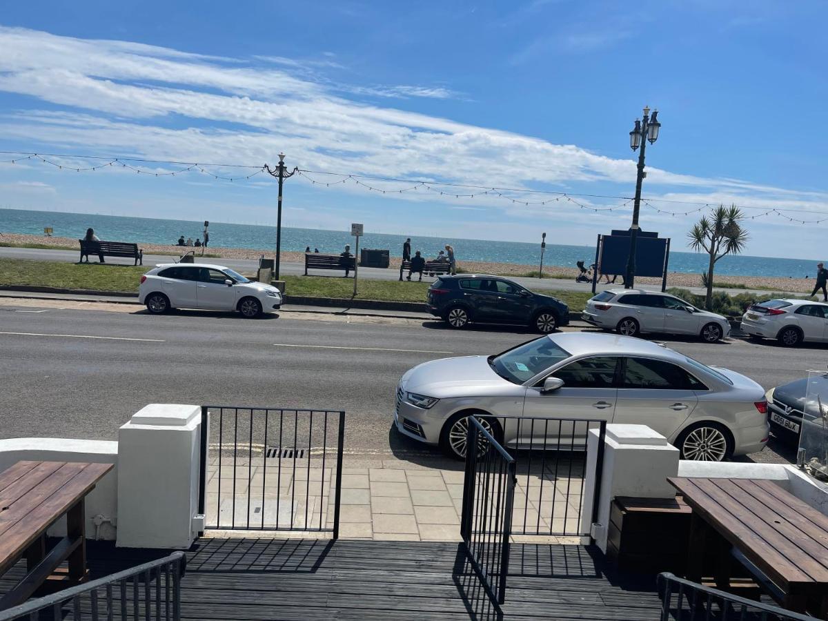 Seaview Flat With Balcony, Spacious 2 Bedroom 沃辛 外观 照片