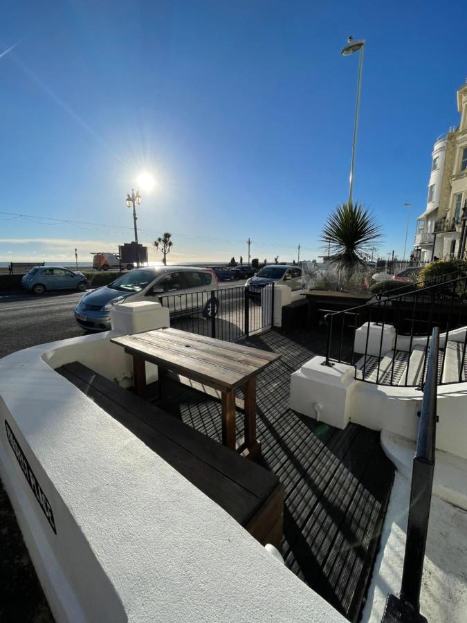Seaview Flat With Balcony, Spacious 2 Bedroom 沃辛 外观 照片