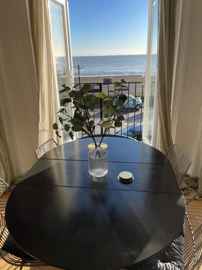 Seaview Flat With Balcony, Spacious 2 Bedroom 沃辛 外观 照片